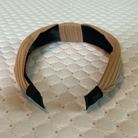 Cute headbands with a knot on top. Pink, grey, mustard, and tan. - Picture 2 of 11